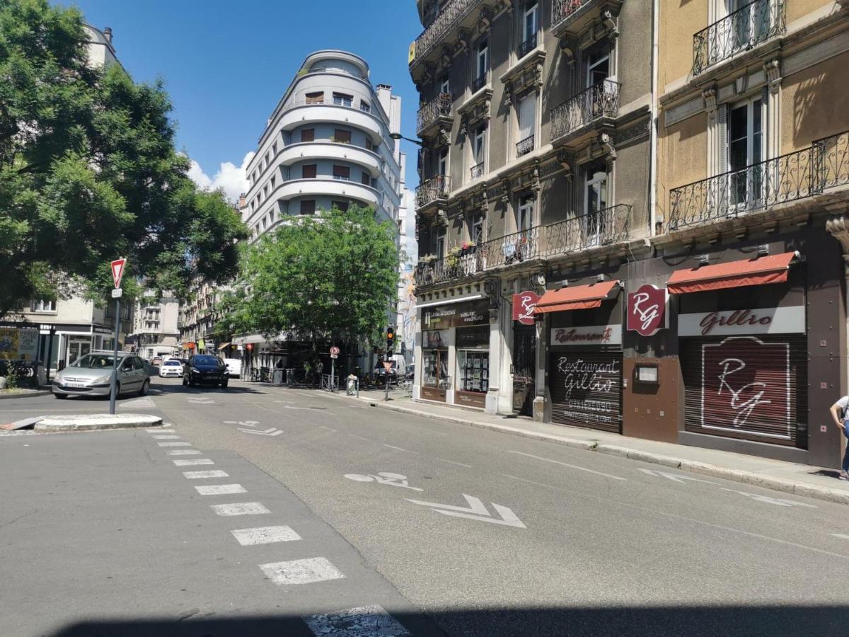 Bel Appartement Charme Ancien Dans Quartier Anime Grenoble Eksteriør bilde